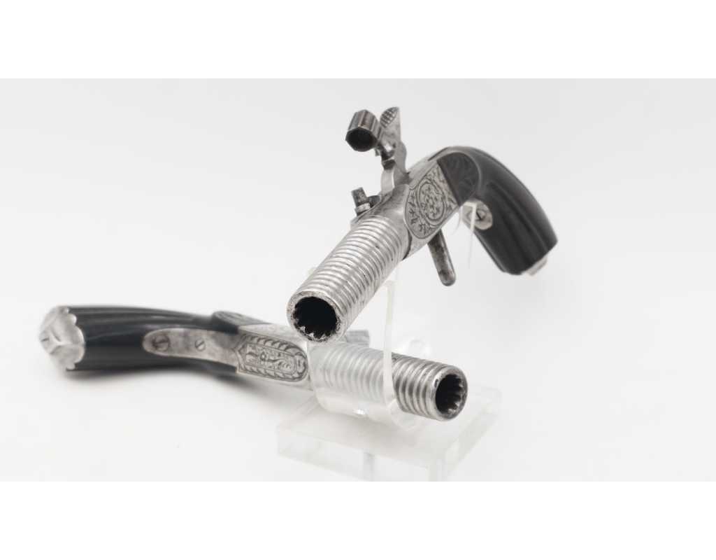 Armes de Poing PAIRE DE PISTOLETS DE VOYAGE À PERCUSSION CALIBRE 10MM - 6