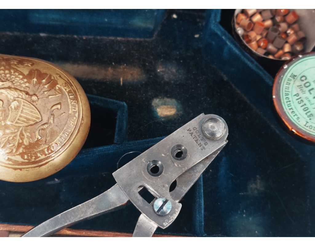 Armes de Poing CIVIL WAR REVOLVER COLT ROOTS SIDEHAMMER MODÈLE 1855 SIDE HAMMER POCKET Calibre 28 EN COFFRET AVEC NOTICE USA