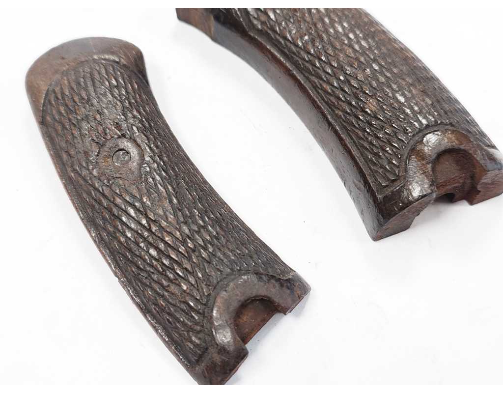 Pièces Détachées PAIRE DE PLAQUETTES AVEC VIS POUR REVOLVER MAS MODÈLE 1892 CALIBRE 8MM LEBEL - 2