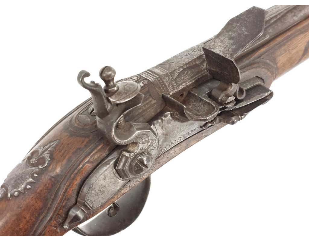 Armes de Poing IMPOSANT PISTOLET DE CAVALIER À SILEX SIGNÉ COULAUX DE VERO À MAICHE EN FRANCHE COMTÉ FRANCE 1720 - 1740 049880-1