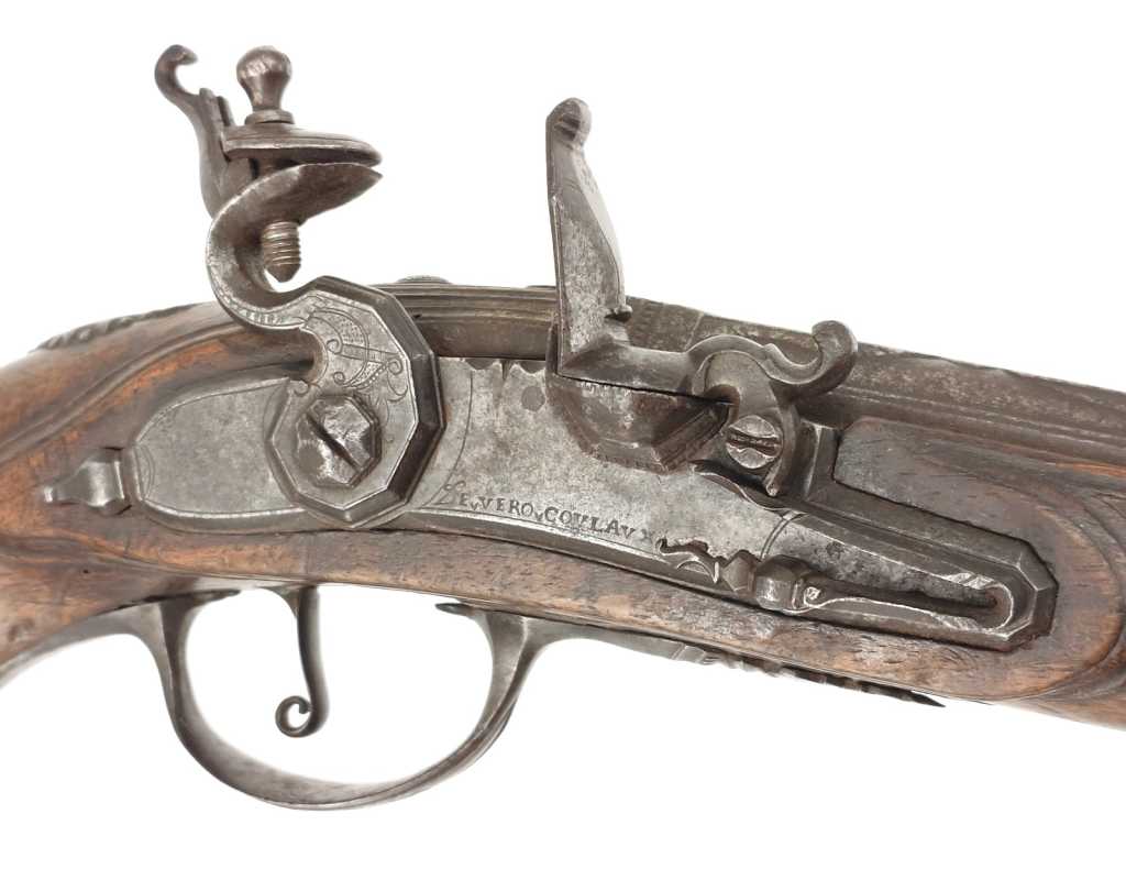 Armes de Poing IMPOSANT PISTOLET DE CAVALIER À SILEX SIGNÉ COULAUX DE VERO À MAICHE EN FRANCHE COMTÉ FRANCE 1720 - 1740 049880-1