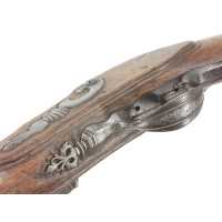Armes de Poing IMPOSANT PISTOLET DE CAVALIER À SILEX SIGNÉ COULAUX DE VERO À MAICHE EN FRANCHE COMTÉ FRANCE 1720 - 1740 049880-1