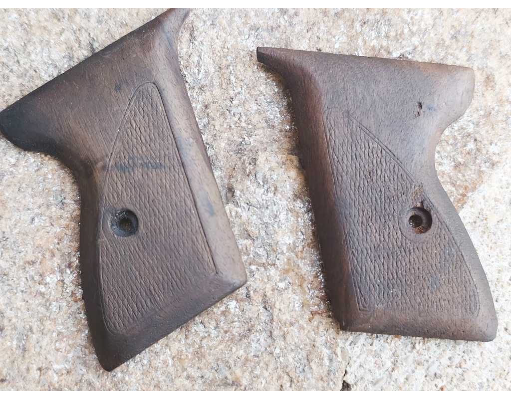 Pièces Détachées PISTOLET MAUSER HSC WW2 PAIRE DE PLAQUETTES EN NOYER - 2