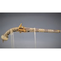 Catalogue Magasin EXCEPTIONNEL PISTOLET TCHERKESSE DE LUXE A SILEX CAUCASIEN COSAQUE PLATINE MORLAK DAMAS OR ARGENT XIXè {PRODUC