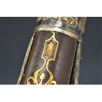 Catalogue Magasin EXCEPTIONNEL PISTOLET TCHERKESSE DE LUXE A SILEX CAUCASIEN COSAQUE PLATINE MORLAK DAMAS OR ARGENT XIXè {PRODUC