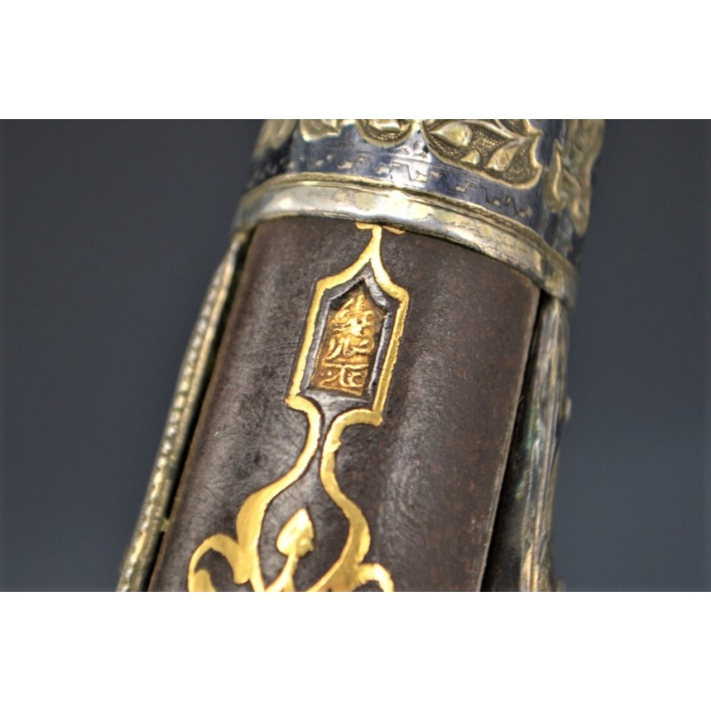 Catalogue Magasin EXCEPTIONNEL PISTOLET TCHERKESSE DE LUXE A SILEX CAUCASIEN COSAQUE PLATINE MORLAK DAMAS OR ARGENT XIXè {PRODUC
