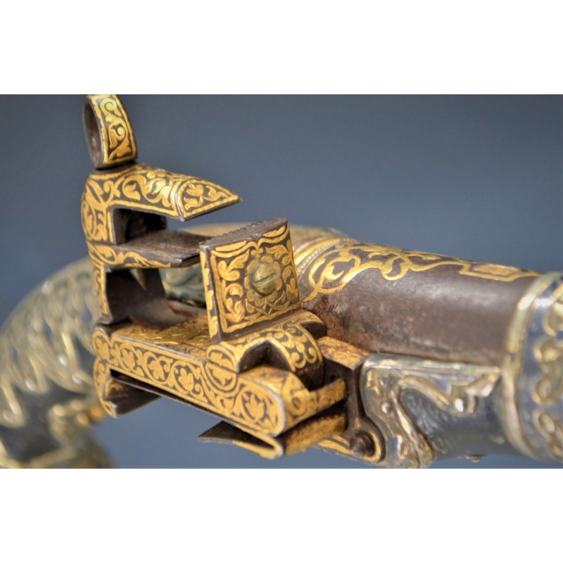 Catalogue Magasin EXCEPTIONNEL PISTOLET TCHERKESSE DE LUXE A SILEX CAUCASIEN COSAQUE PLATINE MORLAK DAMAS OR ARGENT XIXè {PRODUC