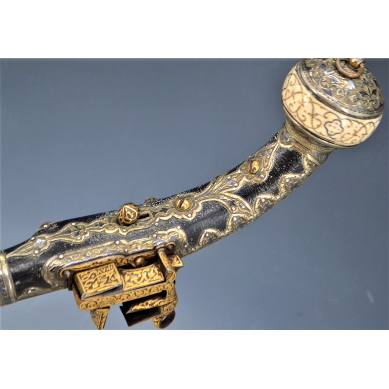 Catalogue Magasin EXCEPTIONNEL PISTOLET TCHERKESSE DE LUXE A SILEX CAUCASIEN COSAQUE PLATINE MORLAK DAMAS OR ARGENT XIXè {PRODUC
