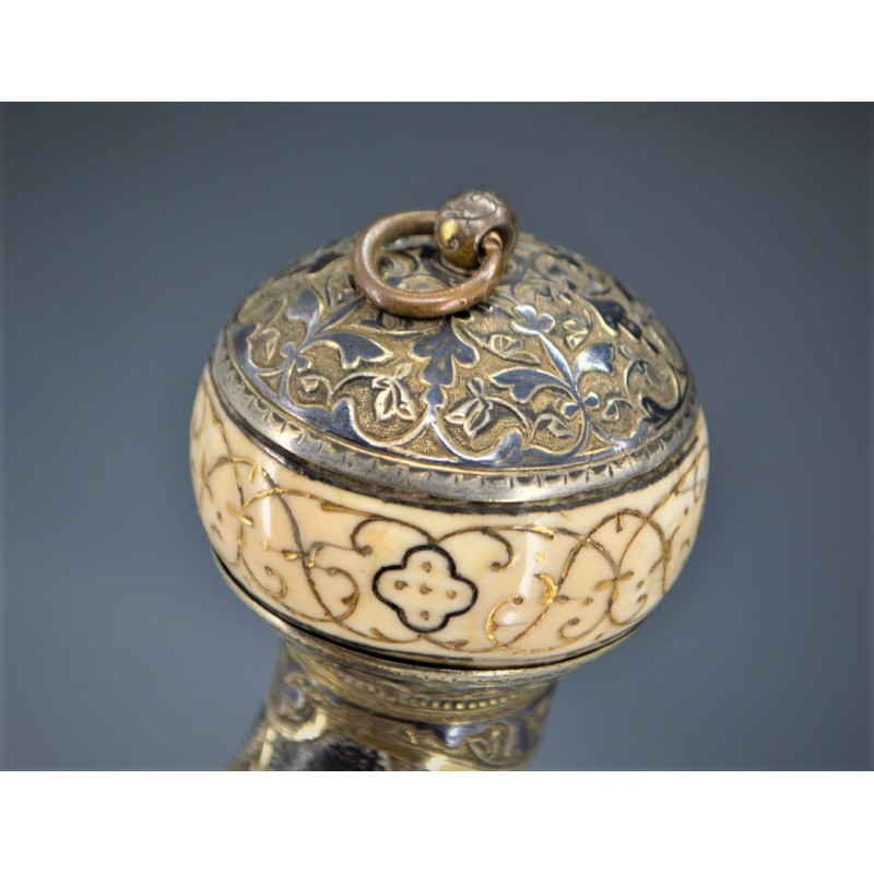 Catalogue Magasin EXCEPTIONNEL PISTOLET TCHERKESSE DE LUXE A SILEX CAUCASIEN COSAQUE PLATINE MORLAK DAMAS OR ARGENT XIXè {PRODUC