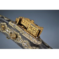 Catalogue Magasin EXCEPTIONNEL PISTOLET TCHERKESSE DE LUXE A SILEX CAUCASIEN COSAQUE PLATINE MORLAK DAMAS OR ARGENT XIXè {PRODUC