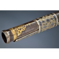 Catalogue Magasin EXCEPTIONNEL PISTOLET TCHERKESSE DE LUXE A SILEX CAUCASIEN COSAQUE PLATINE MORLAK DAMAS OR ARGENT XIXè {PRODUC