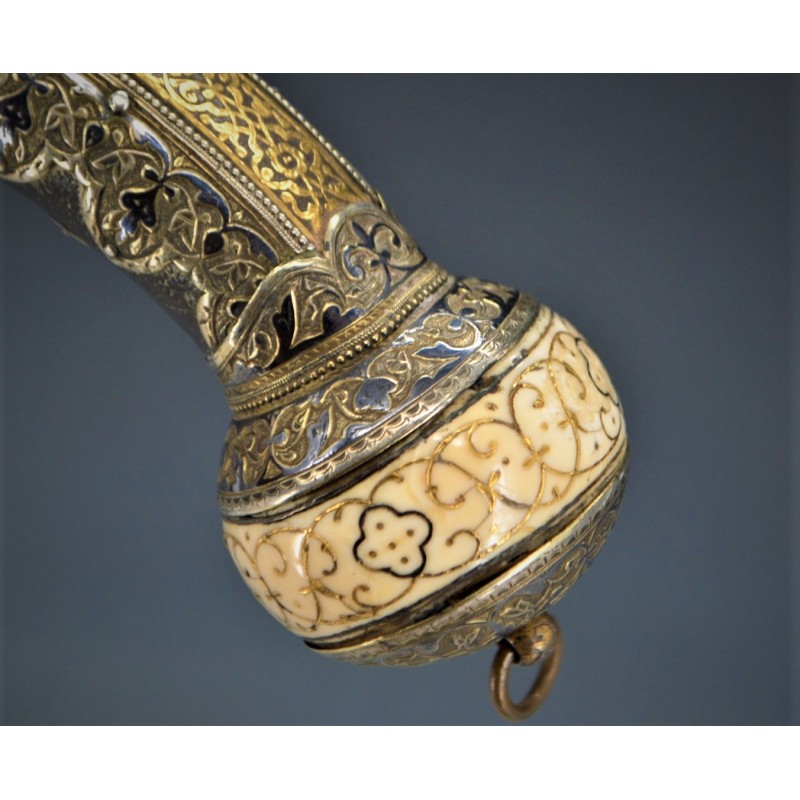 Catalogue Magasin EXCEPTIONNEL PISTOLET TCHERKESSE DE LUXE A SILEX CAUCASIEN COSAQUE PLATINE MORLAK DAMAS OR ARGENT XIXè {PRODUC