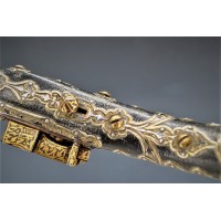 Catalogue Magasin EXCEPTIONNEL PISTOLET TCHERKESSE DE LUXE A SILEX CAUCASIEN COSAQUE PLATINE MORLAK DAMAS OR ARGENT XIXè {PRODUC