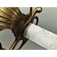 Catalogue Magasin SABRE DES OFFICIERS DE DRAGONS  MODELE 1784 EN USAGE JUSQU'A L'EMPIRE 1804 - France ANCIENNE MONARCHIE 0576-16