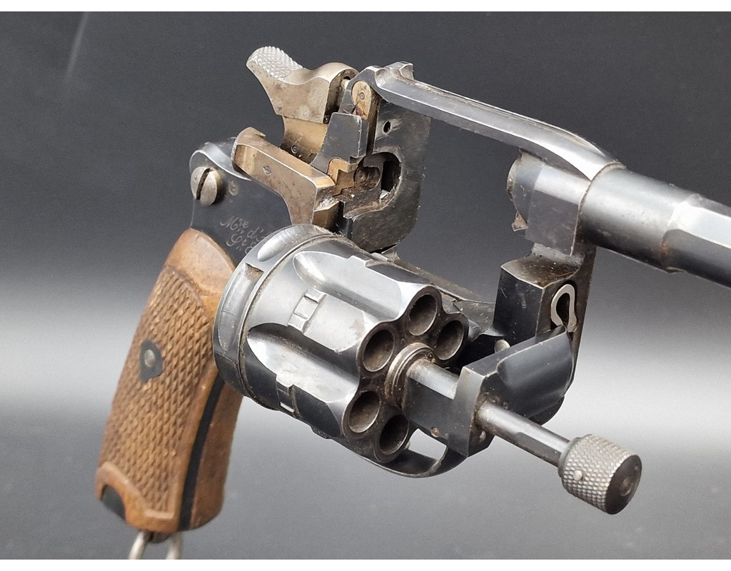 REVOLVER REGLEMENTAIRE modèle 1892 St ETIENNE 1911 Calibre 8mm 92