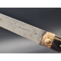 Couteaux Anciens & Divers COUTEAU DE LUXE 18è à 3 ORS & ECAILLE  Signé ROBERT  Décors ATTRIBUTS de JARDIN - FRANCE XVIIIè {PRODU
