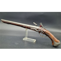 Armes de Poing SOBRE et ELEGANT LONG  PISTOLET A SILEX en Fer Signé PAUPHILE à LION vers 1700 Louis XIV  -  FRANCE ANCIENNE MONA