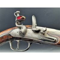 Armes de Poing SOBRE et ELEGANT LONG  PISTOLET A SILEX en Fer Signé PAUPHILE à LION vers 1700 Louis XIV  -  FRANCE ANCIENNE MONA