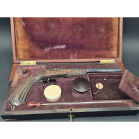 Armes de Poing FLOBERT INVENTEUR BREVETE A PARIS  COFFRET PISTOLET DE TIR DE SALON CALIBRE 22 Flobert ANNULAIRE - FRANCE XIXè {P