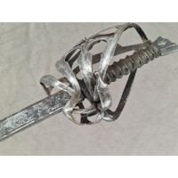 Armes Blanches FORTE EPEE DE CAVALERIE 17e SCHIAVONE GARDE EN GRILLE vers 1600 - 1620 - France fin XVIIè {PRODUCT_REFERENCE} - 1