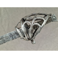 Armes Blanches FORTE EPEE DE CAVALERIE 17e SCHIAVONE GARDE EN GRILLE vers 1600 - 1620 - France fin XVIIè {PRODUCT_REFERENCE} - 2