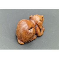 Art du Japon NETSUKE EN BUIS  CHIOT JOUANT  SIGNE TOMOHISA  - JAPON PERIODE EDO XIXè {PRODUCT_REFERENCE} - 3