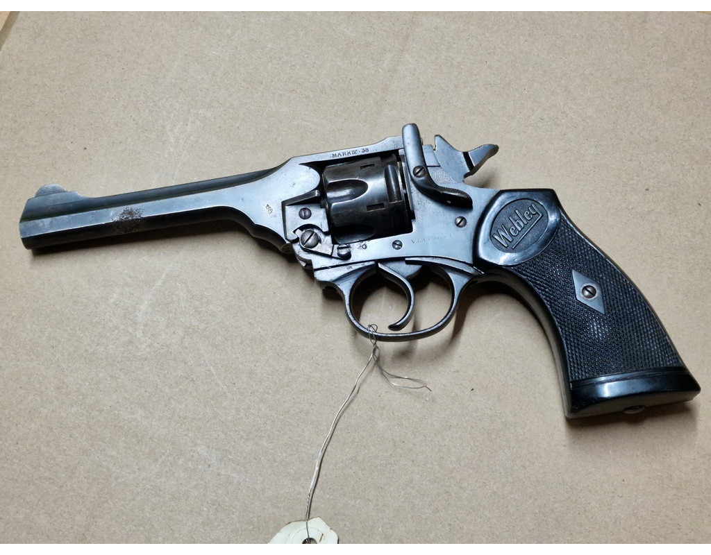 REVOLVER WEBLEY MARK IV WAR FINISH CALIBRE 38 S&W État Très bon Pays RoyaumeUni Epoque 2eme GM