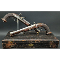 Armes de Poing PAIRE PISTOLETS SILEX BOUTET A VERSAILLES EN CASETTE NECESSAIRE DE CAMPAGNE POUR OFFICIER - FRANCE PREMIER EMPIRE