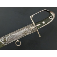 Catalogue Magasin SABRE D'OFFICIER DE HUSSARD A LA HONGROISE MONTURE EN ARGENT VERS 1760 - FRANCE ANCIENNE MONARCHIE {PRODUCT_RE