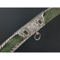 Catalogue Magasin SABRE D'OFFICIER DE HUSSARD A LA HONGROISE MONTURE EN ARGENT VERS 1760 - FRANCE ANCIENNE MONARCHIE {PRODUCT_RE