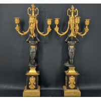 ANTIQUITES PAIRE DE CANDELABRES EPOQUE PREMIER EMPIRE A TROIS BRAS DE LUMIERE DANS LE GOUT DE THOMIRE {PRODUCT_REFERENCE} - 1