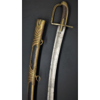 Armes Blanches LONG SABRE D'OFFICIER DE HUSSARD A LA HONGROISE GODRONS GARDE PERLEE REGNE DE LOUIS XVI vers 1780 - FRANCE ANCIEN