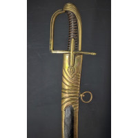 Armes Blanches LONG SABRE D'OFFICIER DE HUSSARD A LA HONGROISE GODRONS GARDE PERLEE REGNE DE LOUIS XVI vers 1780 - FRANCE ANCIEN