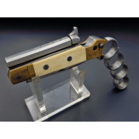 Armes de Poing COUTEAU PISTOLET COUP DE POING AMÉRICAIN SYSTÈME À PERCUSSION CALIBRE 8MM SIGNÉ ARNOULD À NAMUR vers 1850 - BELGI