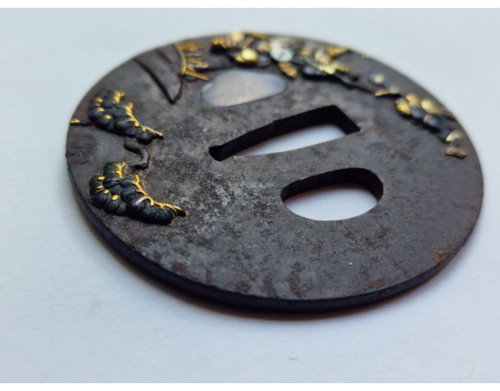 TSUBA POUR WAKIZASHI EN FER JAPON PERIODE EDO