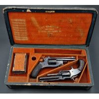 Armes de Poing COFFRET DEUX REVOLVERS   CLAUDIN A PARIS  38 BLD DES ITALIENS    CALIBRE 32RF  RIMFIRE  S&W  -  FRANCE XIXè {PROD