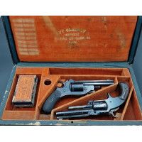 Armes de Poing COFFRET DEUX REVOLVERS   CLAUDIN A PARIS  38 BLD DES ITALIENS    CALIBRE 32RF  RIMFIRE  S&W  -  FRANCE XIXè {PROD