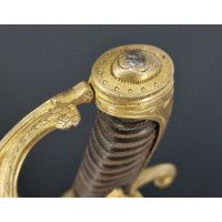 Catalogue Magasin SABRE D'OFFICIER SUPERIEUR DE CAVALERIE LEGERE SUPERBE LAME DAMAS DOUBLE FACE VERS 1815 - FRANCE RESTAURATION 