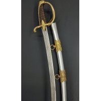 Catalogue Magasin SABRE D'OFFICIER SUPERIEUR DE CAVALERIE LEGERE SUPERBE LAME DAMAS DOUBLE FACE VERS 1815 - FRANCE RESTAURATION 