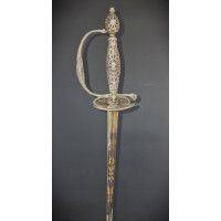 Armes Blanches EPEE A LA MOUSQUETAIRE EN VERMEIL ARGENT & DORURE AU SOLEIL RAYONANANT MAISON DU ROI LOUIS XVI - FRANCE ANCIENNE 