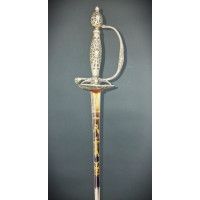 Armes Blanches EPEE A LA MOUSQUETAIRE EN VERMEIL ARGENT & DORURE AU SOLEIL RAYONANANT MAISON DU ROI LOUIS XVI - FRANCE ANCIENNE 