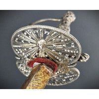 Armes Blanches EPEE A LA MOUSQUETAIRE EN VERMEIL ARGENT & DORURE AU SOLEIL RAYONANANT MAISON DU ROI LOUIS XVI - FRANCE ANCIENNE 