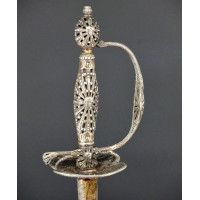 Armes Blanches EPEE A LA MOUSQUETAIRE EN VERMEIL ARGENT & DORURE AU SOLEIL RAYONANANT MAISON DU ROI LOUIS XVI - FRANCE ANCIENNE 