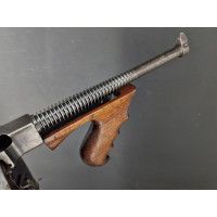Catalogue Magasin RARE  PM THOMPSON  Pistolet Mitrailleur  MODEL 1921 monomatricule  NEUTRA DECO UE 2023 CULASSE MOBILE TOMMY GU