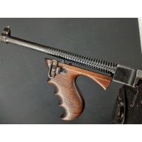 Catalogue Magasin RARE  PM THOMPSON  Pistolet Mitrailleur  MODEL 1921 monomatricule  NEUTRA DECO UE 2023 CULASSE MOBILE TOMMY GU