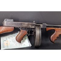 Catalogue Magasin RARE  PM THOMPSON  Pistolet Mitrailleur  MODEL 1921 monomatricule  NEUTRA DECO UE 2023 CULASSE MOBILE TOMMY GU