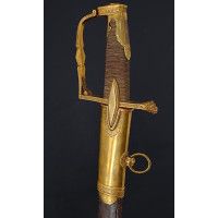Armes Blanches SABRE DE LUXE D'OFFICIER DE HUSSARD AU MODÈLE DES SABRES DE RÉCOMPENSE DE LA MANUFACTURE DE VERSAILLES - FRANCE D