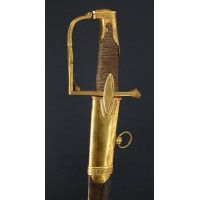 Armes Blanches SABRE DE LUXE D'OFFICIER DE HUSSARD AU MODÈLE DES SABRES DE RÉCOMPENSE DE LA MANUFACTURE DE VERSAILLES - FRANCE D