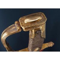 Armes Blanches SABRE DE LUXE D'OFFICIER DE HUSSARD AU MODÈLE DES SABRES DE RÉCOMPENSE DE LA MANUFACTURE DE VERSAILLES - FRANCE D