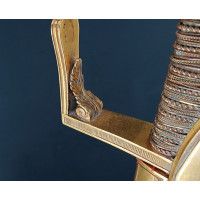 Armes Blanches SABRE DE LUXE D'OFFICIER DE HUSSARD AU MODÈLE DES SABRES DE RÉCOMPENSE DE LA MANUFACTURE DE VERSAILLES - FRANCE D